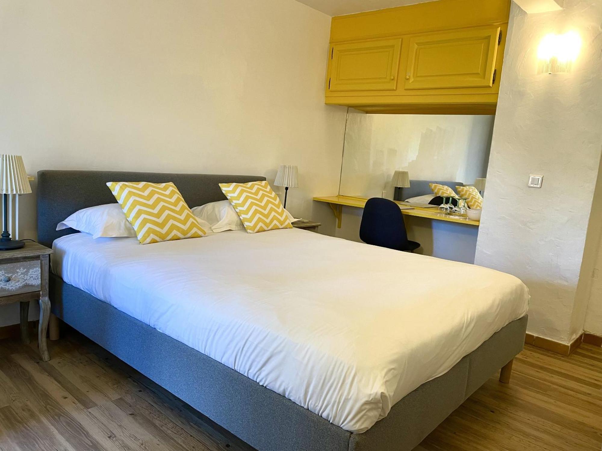 Hotel Jas Neuf Сен Максим Стая снимка