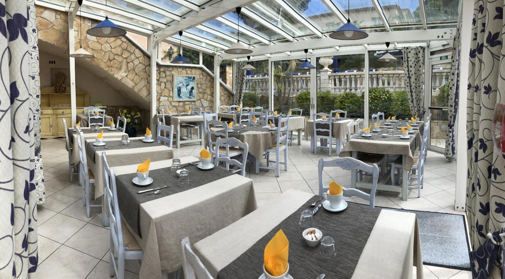 Hotel Jas Neuf Сен Максим Екстериор снимка