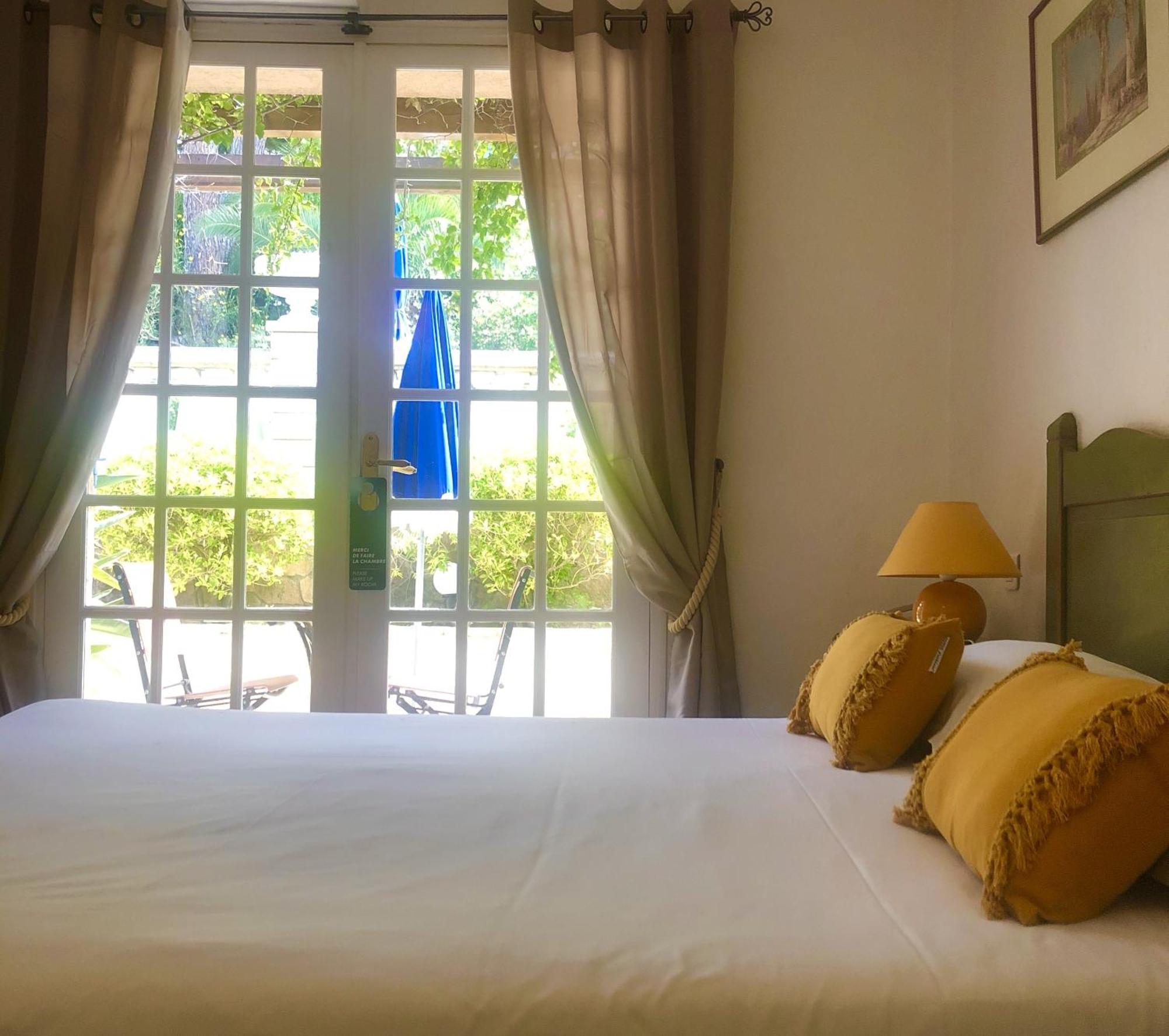 Hotel Jas Neuf Сен Максим Стая снимка