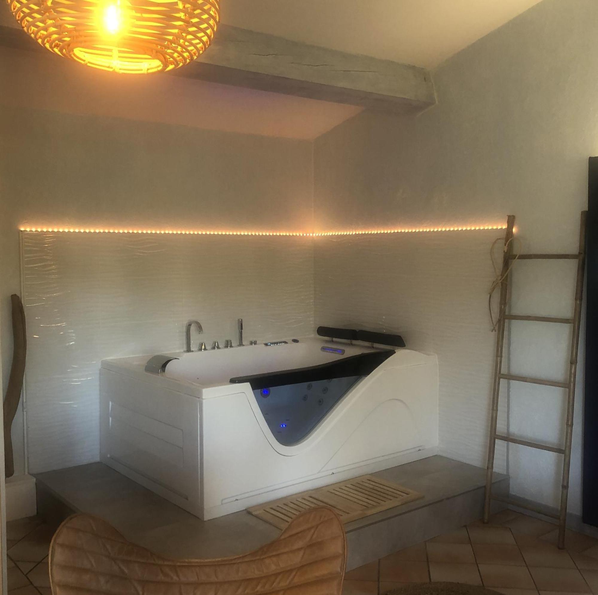 Hotel Jas Neuf Сен Максим Стая снимка
