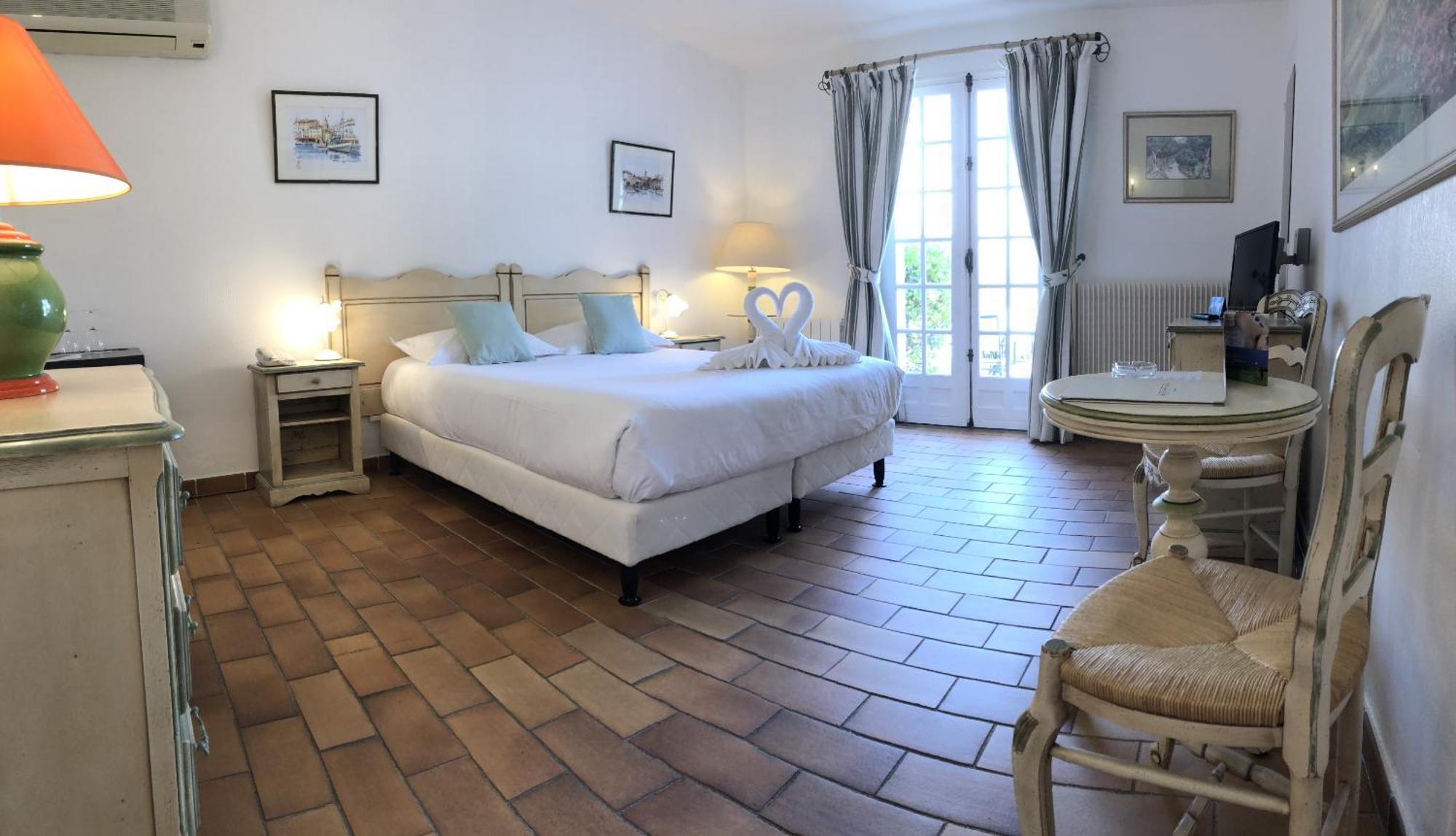 Hotel Jas Neuf Сен Максим Екстериор снимка