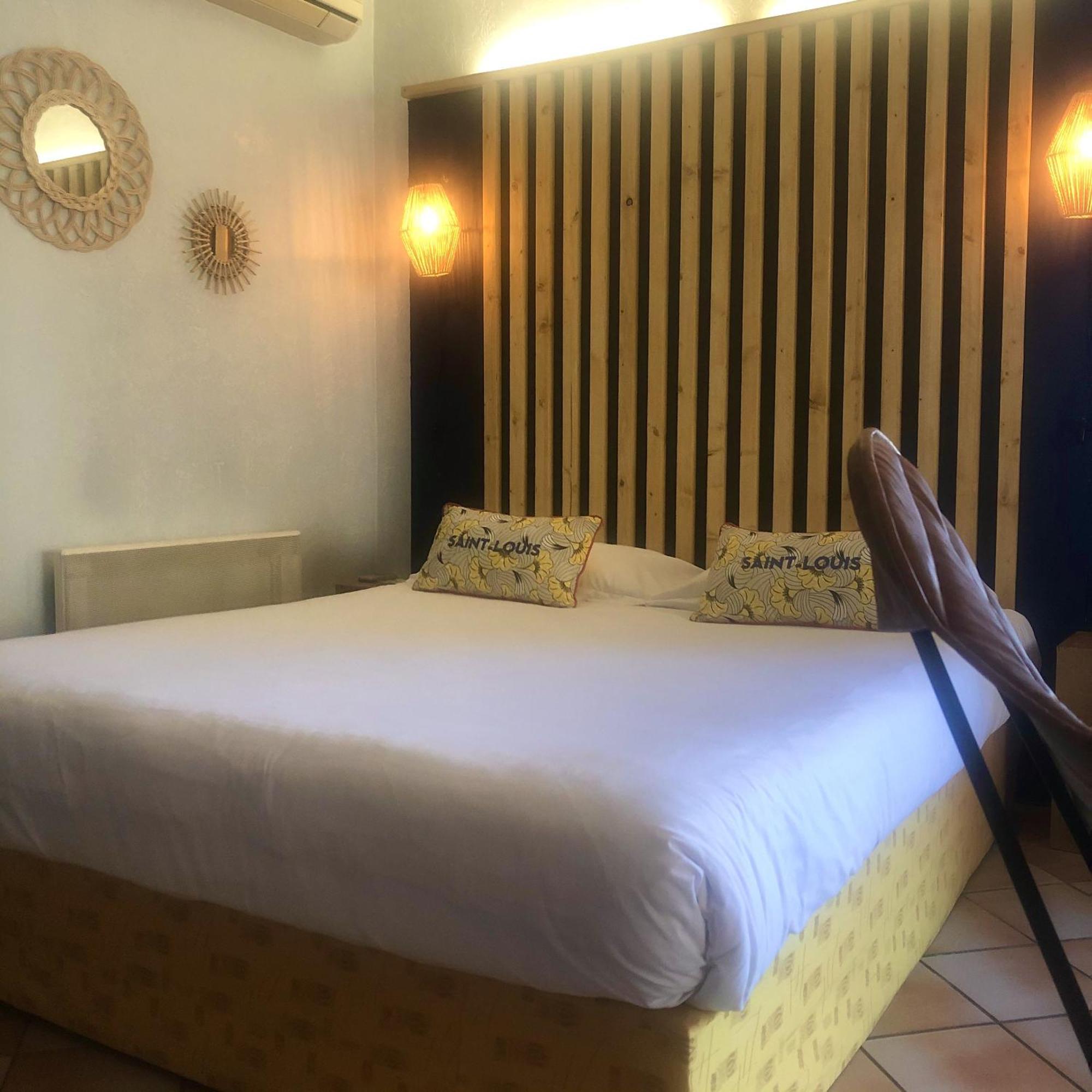 Hotel Jas Neuf Сен Максим Стая снимка